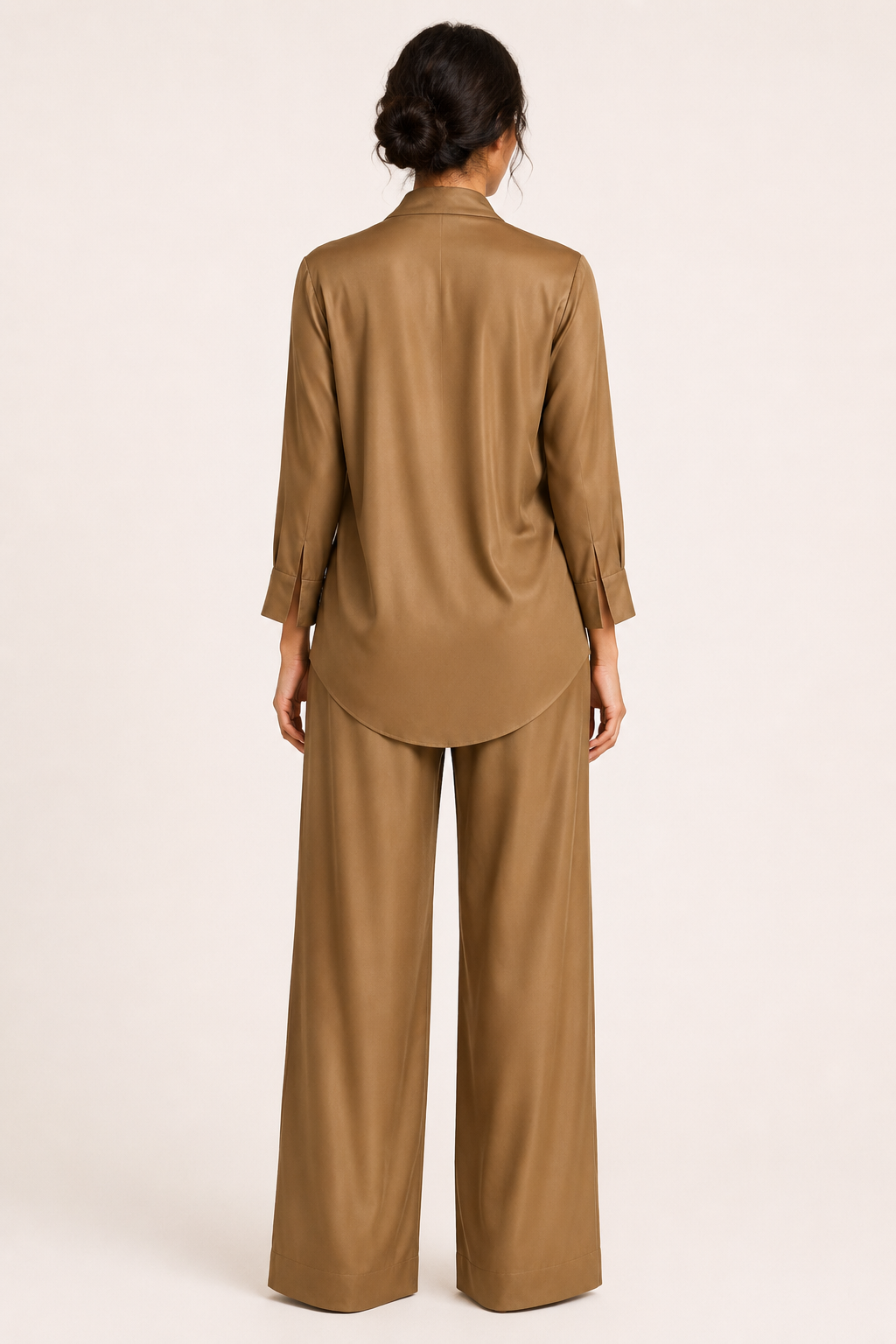 Comfortabele koffiebruine blouse van het tweedelige damespak, ideaal voor een elegante en veelzijdige look.