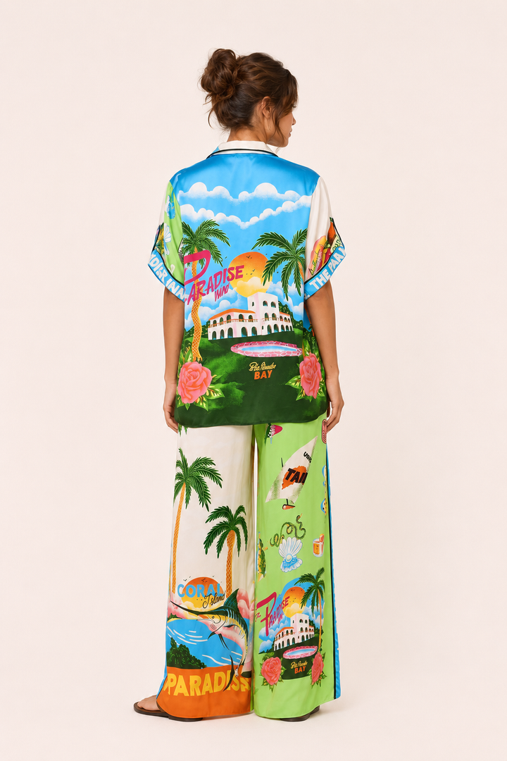Tweedelige casual dames zomerset met exotische print. Perfecte strandkleding voor een ontspannen vakantie.