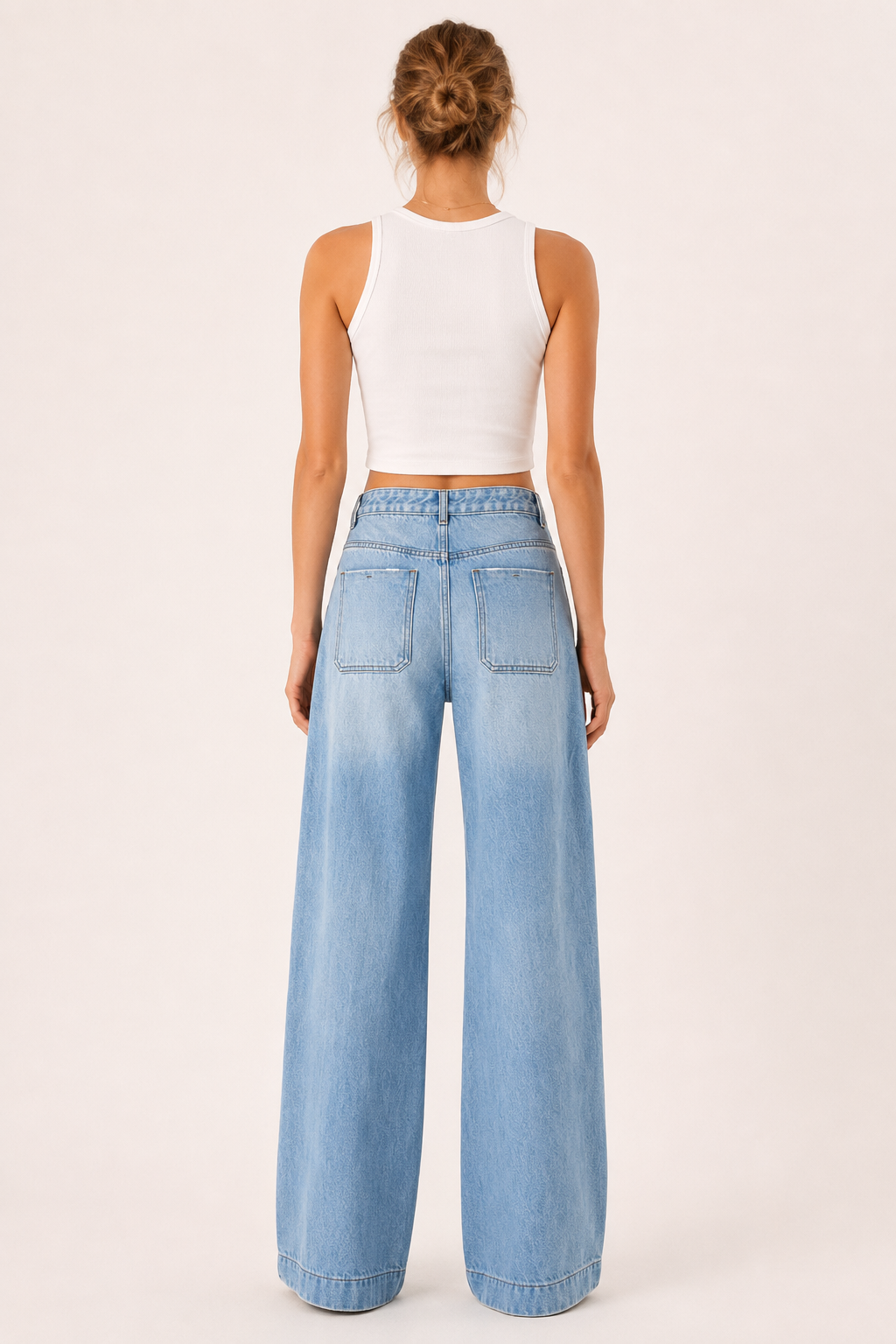 Modieuze dames baggy jeans met hoge taille, wijde pijpen en losse pasvorm. Veelzijdig voor elke casual gelegenheid.