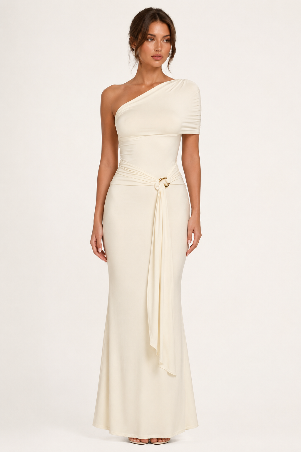 Moderne witte feestjurk voor dames met elegante gedrapeerde look en één-schouder design, zeer stijlvol.