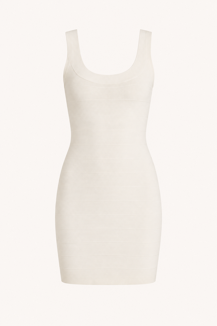 Elegante rode korte damesjurk, bandage model met wijde hals; een trendy optie voor zomer of feest.