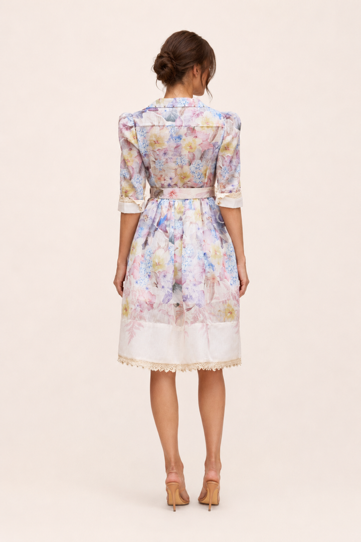 Veelkleurige bloemenprint overhemdjurk voor dames met ceintuur, knielengte, perfect voor zomerse mode.