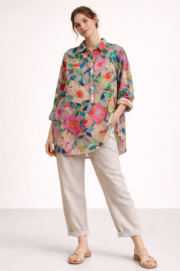 Lichtgewicht damesblouse met lange mouwen en opvallende zomerprint, perfect voor warm weer.