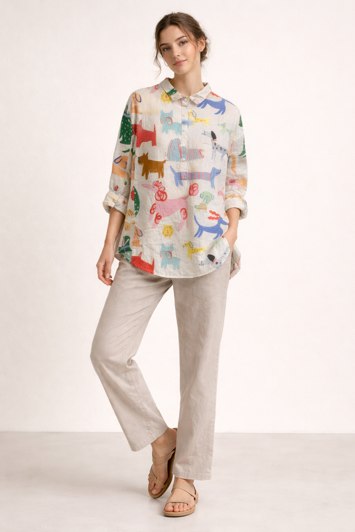 Modieuze dames zomerblouse met vrolijke print, ideaal voor casual gelegenheden.