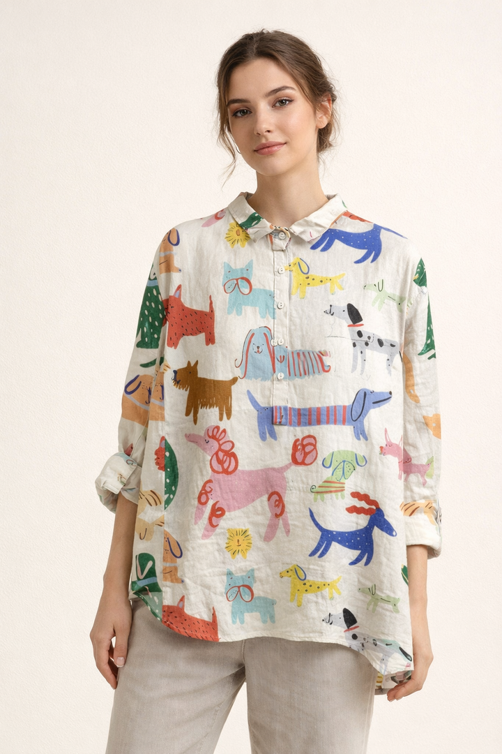 Dames casual blouse met lange mouwen en levendige zomerprint.