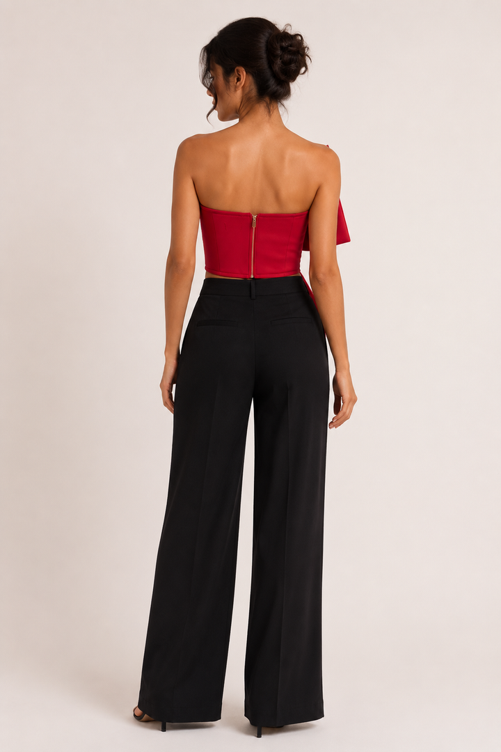 Stijlvolle strapless rode korte dames top, ideaal voor avondkleding en uitgaan in de zomer.