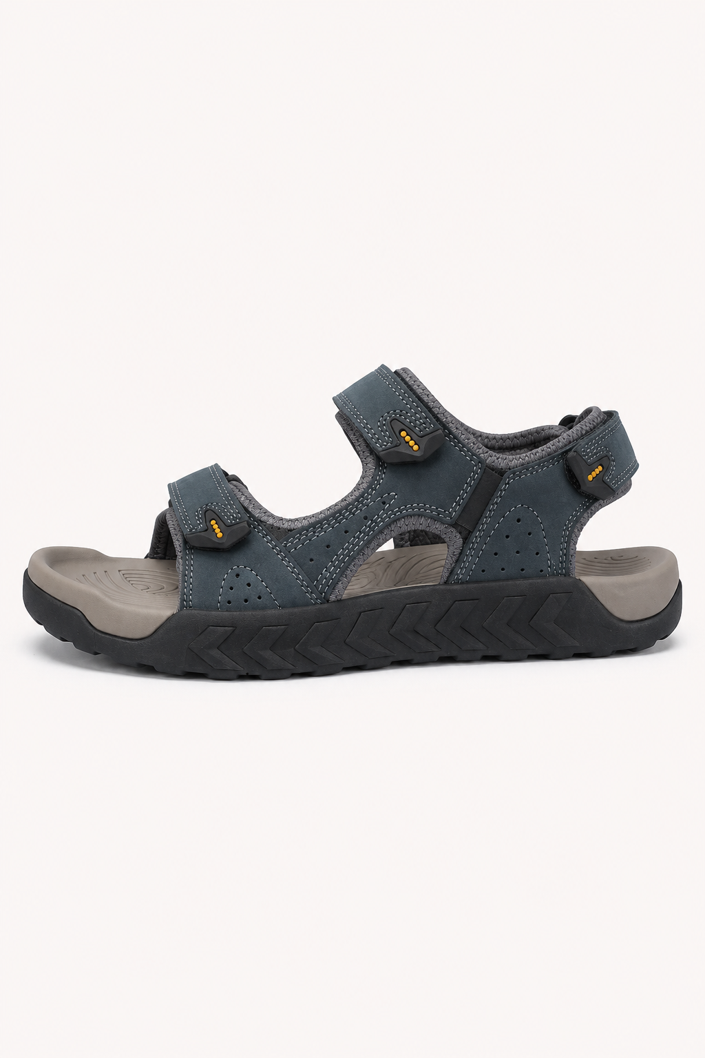 Veelzijdige heren wandelsandalen met verstelbare bandjes en een gripzool, ideaal voor elk outdoor avontuur.