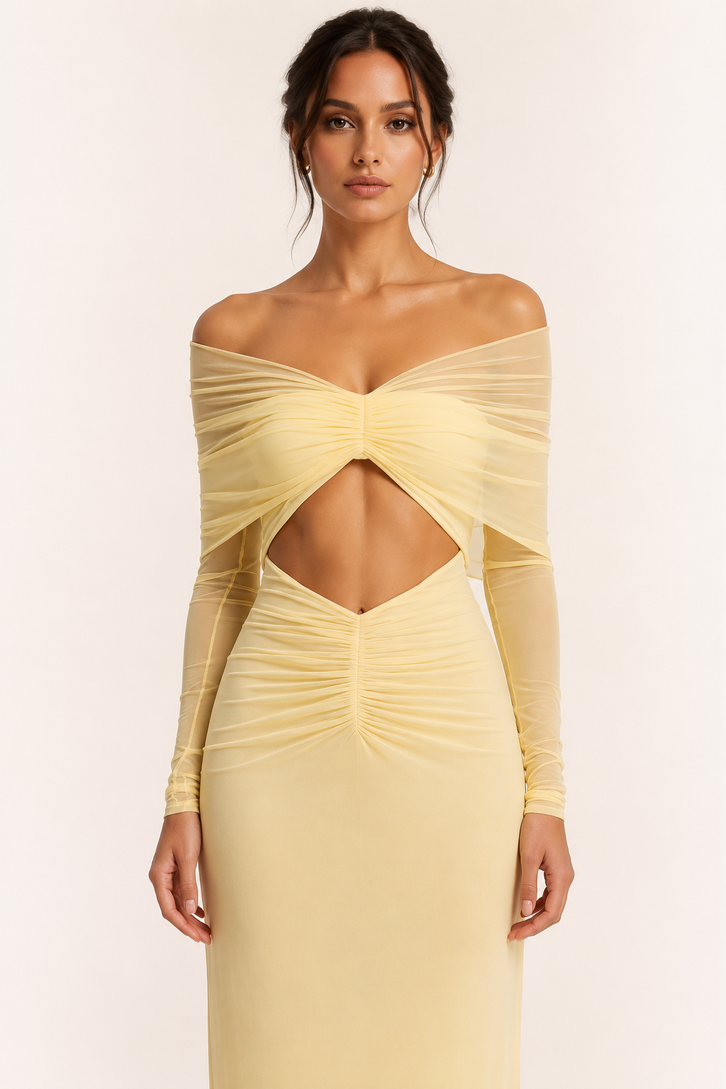 Levendige gele zomerjurk voor dames met elegante blote schouders en een verleidelijke hoge split.