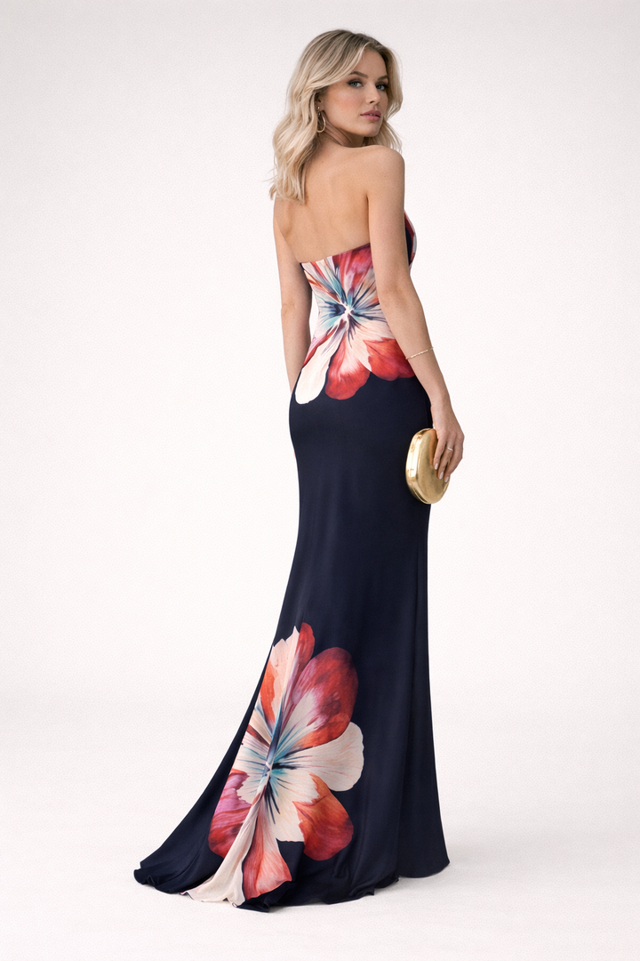 Stijlvolle gebloemde strapless midi jurk voor dames, elegantie voor zomer en avond, zwart-wit design.