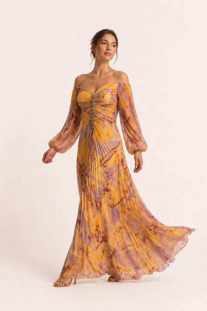 Lange oranje dames avondjurk, elegant en stijlvol. Met mouwen en geplooide split voor feestelijke gelegenheden.