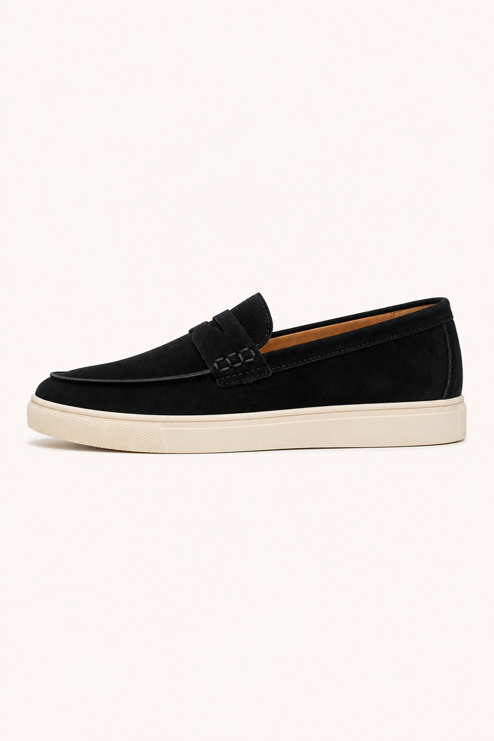 Zwarte heren mocassins met een moderne sneakerzool, elegant en comfortabel voor zowel casual als zakelijk-casual gelegenheden.