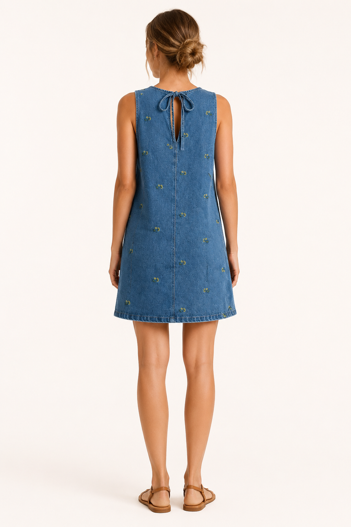Korte mouwloze casual jurk voor dames, stijlvol en comfortabel. Ideaal voor dagelijks gebruik in de zomer.