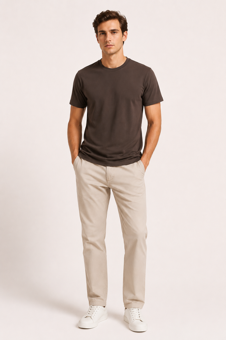 Heren T-shirt met ronde hals en korte mouwen, getailleerd design voor een frisse, comfortabele zomerse look.
