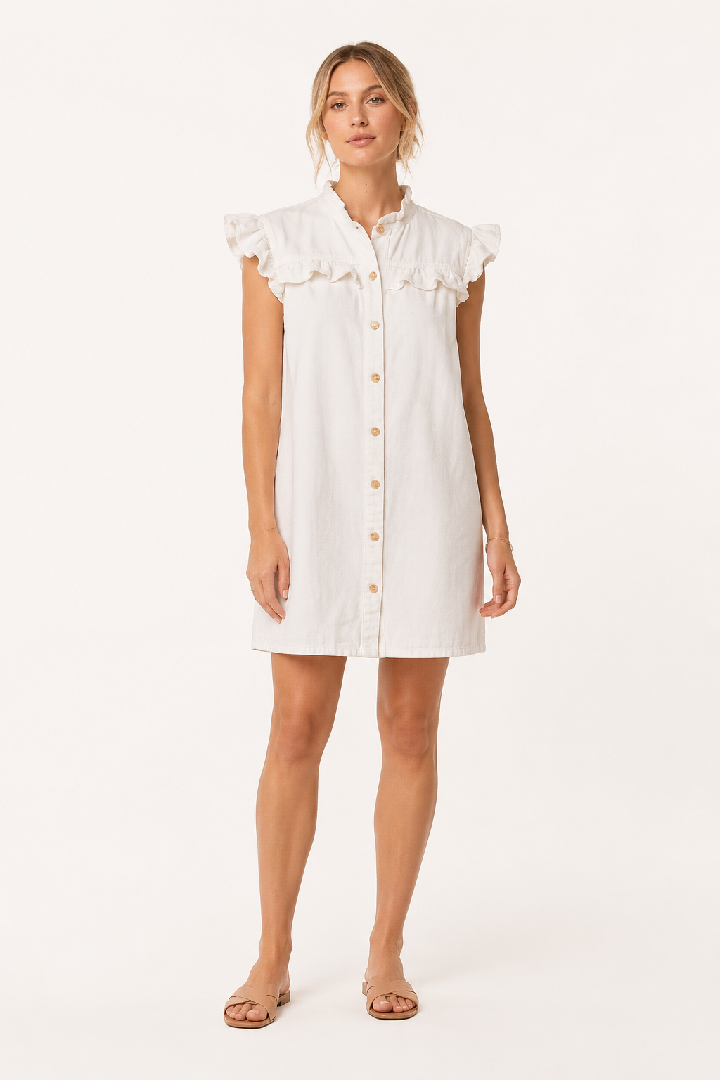 Comfortabel kort damesjurkje met speelse ruches en casual knoopsluiting voor een relaxte zomerlook.