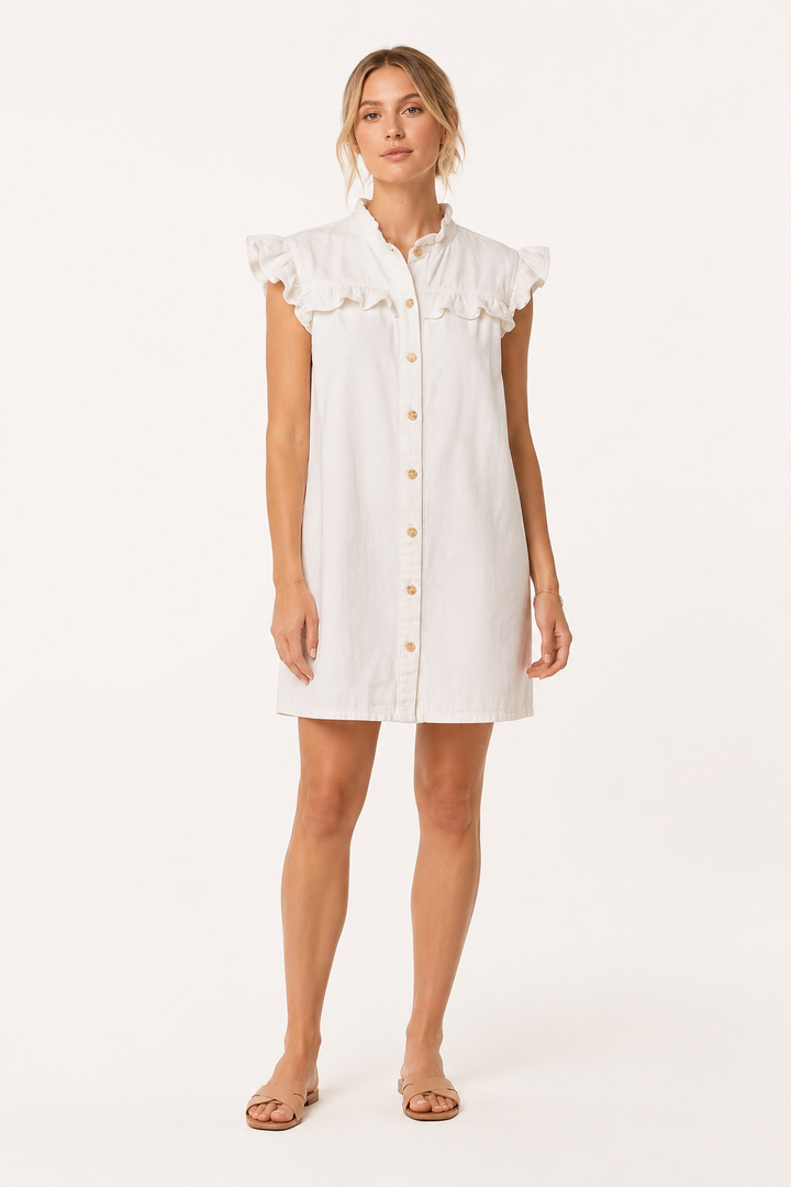 Comfortabel kort damesjurkje met speelse ruches en casual knoopsluiting voor een relaxte zomerlook.