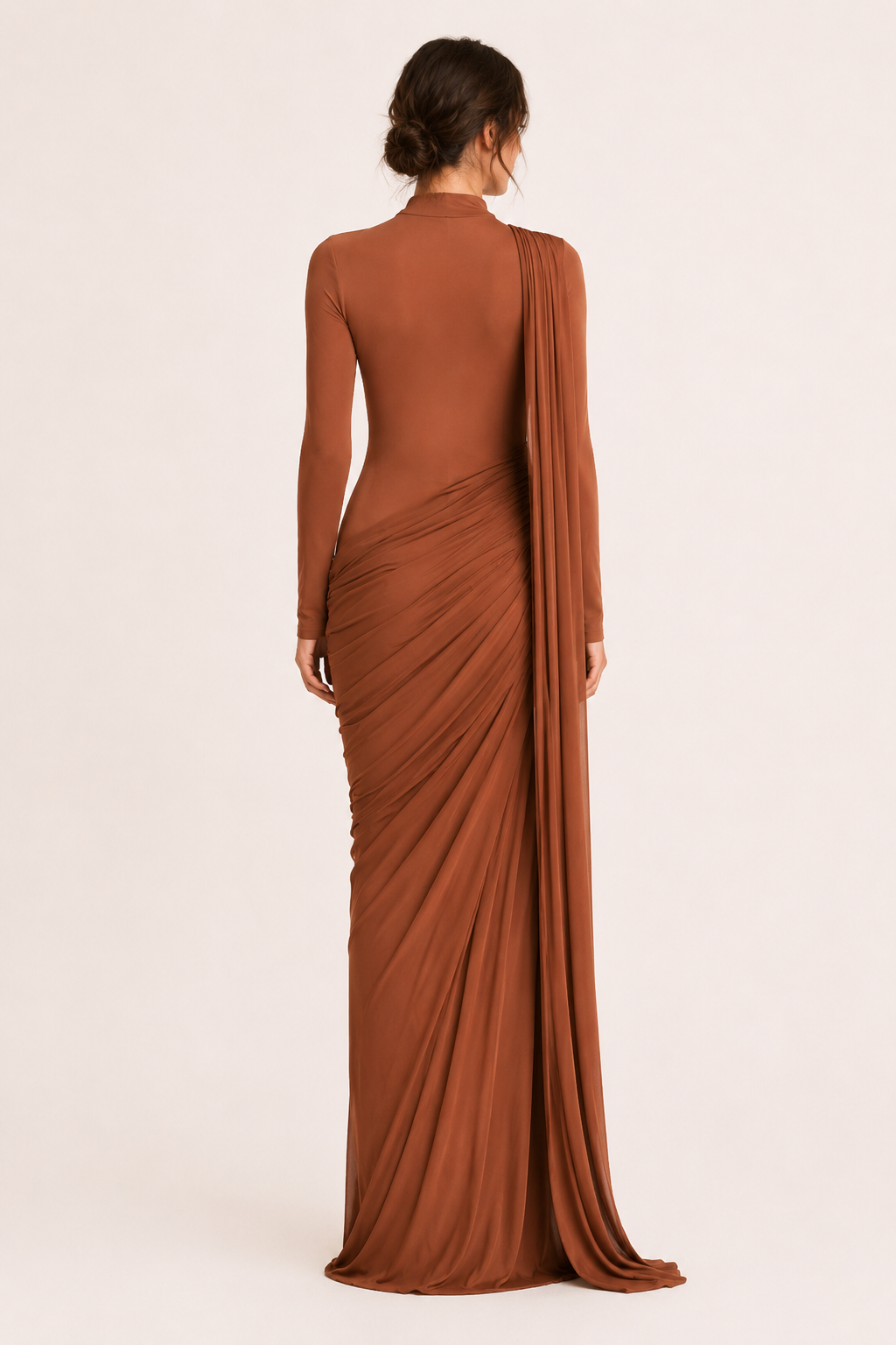 Stijlvolle dames feestjurk met lange mouwen en prachtige drapering, een elegante keuze voor elk feest.