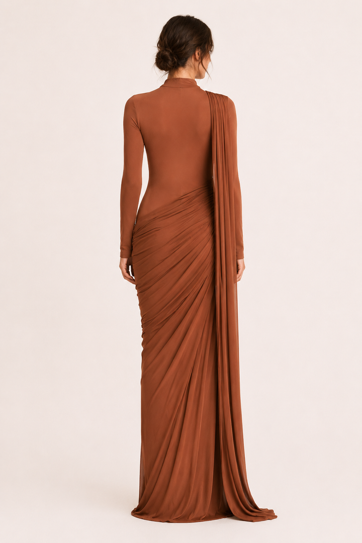 Stijlvolle dames feestjurk met lange mouwen en prachtige drapering, een elegante keuze voor elk feest.
