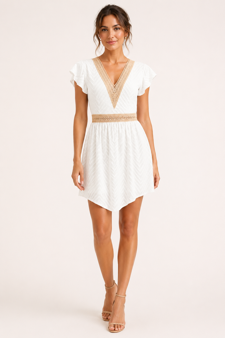 Elegante Bohemien damesjurk voor de zomer, met korte mouwen, V-hals en ruches, ideaal voor feest of strand.