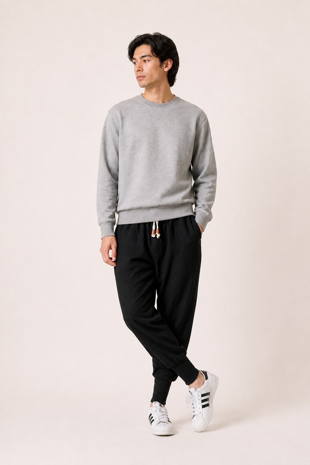 Casual zwarte heren jogger met trekkoord, ideaal voor dagelijks gebruik en een trendy look.