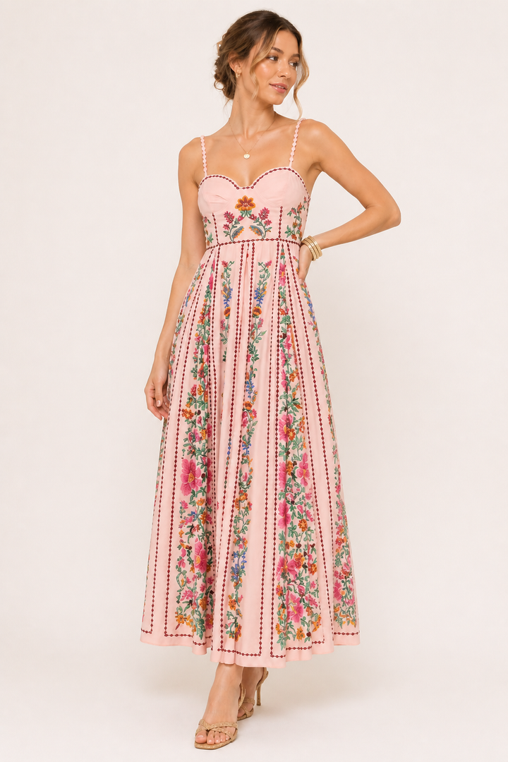 Vrouwenmode: comfortabele rosa midi jurk met bloemenprint en flatterende sweetheart halslijn.