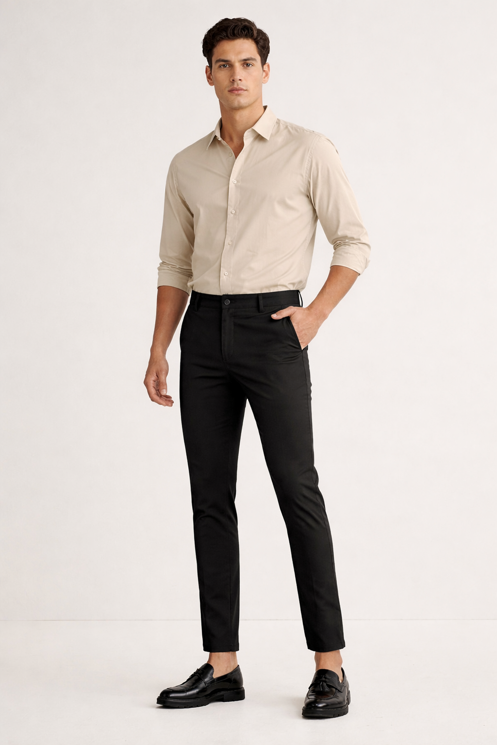 Moderne rode slim fit herenbroek met ritssluiting, comfortabele chino ideaal voor een trendy casual stijl.