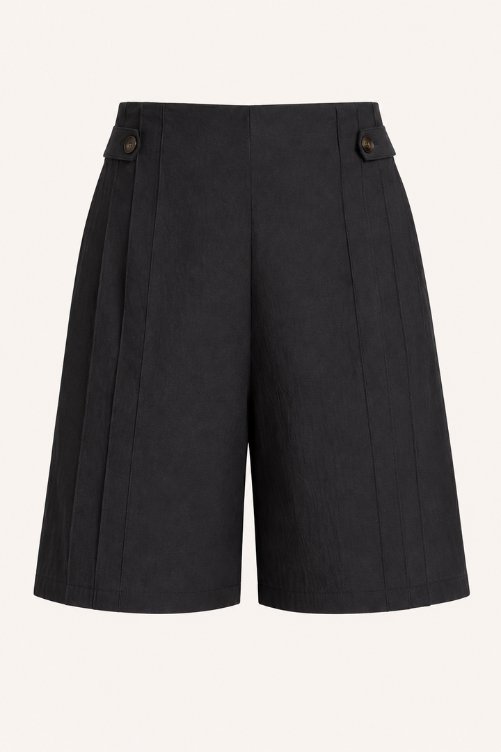Comfortabele high waist dames shorts met wijde pijpen en knopen, perfect voor ontspannen dagen of vakantie.