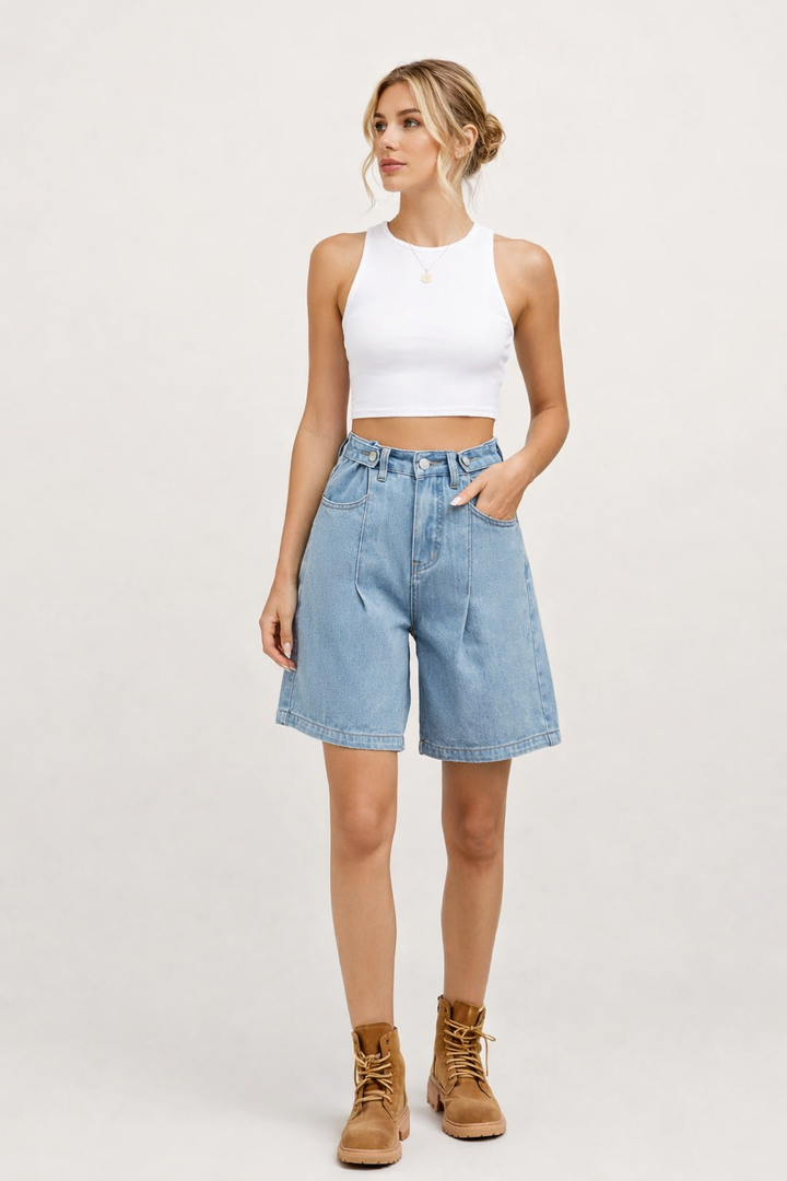 Comfortabele dames bermuda met verstelbare tailleband in neutrale kleur, ideaal voor zomerse casual dagen.