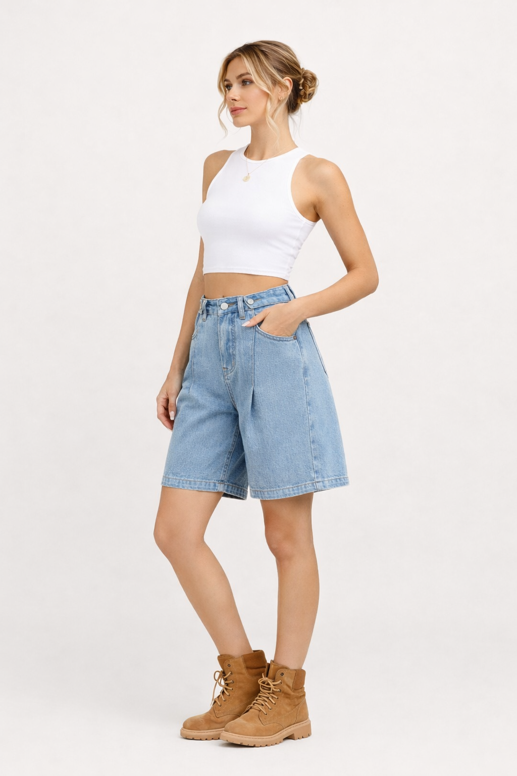 Stijlvolle dames bermuda shorts, perfect voor zomerkleding, met comfortabele pasvorm en functionele tailleband.