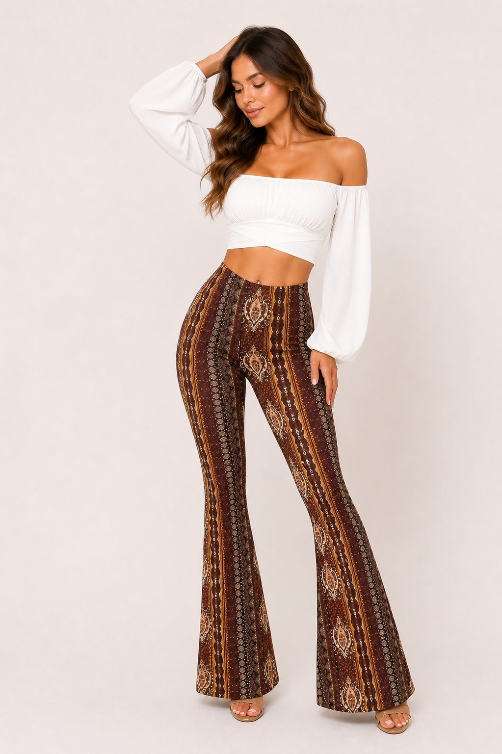 Comfortabele flared damespantalon met hoge taille en stijlvolle verticale print, perfect voor een elegante look.