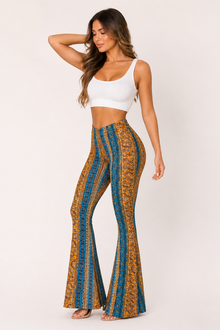 Lange dames flared printbroek met flatterende hoge taille en unieke verticale print. Comfortabele zomerbroek.