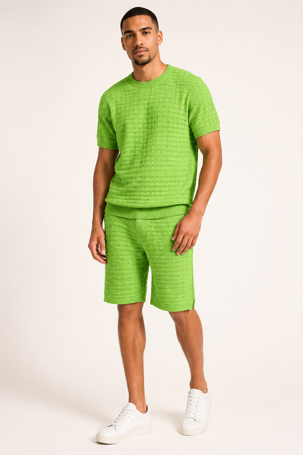 Trendy herenset zomer T-shirt en short, voor een stijlvolle en relaxte look in vrije tijd.