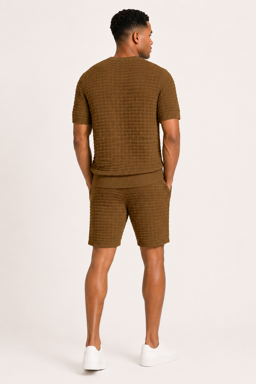 Comfortabele herenset met geometrisch patroon T-shirt en bijpassende short voor de zomer.