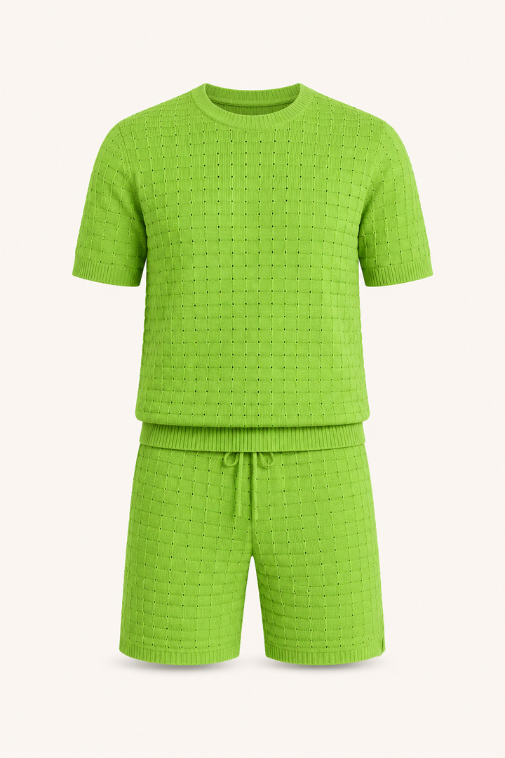 Tweeledige herenset zomer met comfortabel T-shirt en bijpassende short, voor een complete casual look.