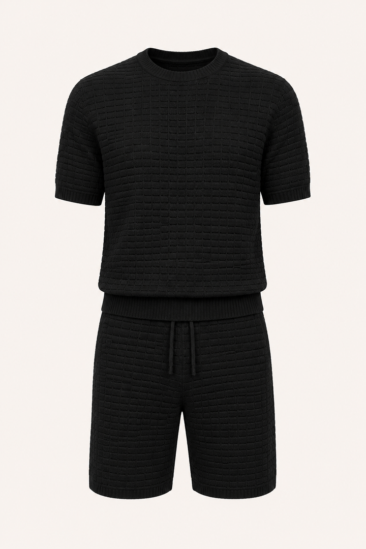 Moderne herenset voor de zomer: comfortabel T-shirt en luchtige short, perfect voor ontspanning.