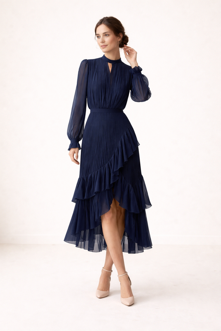 Elegante dames midi-jurk met plooien en lange mouwen, perfect voor een stijlvolle look.