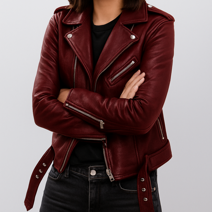 Dames slim-fit leren motorjack, ideaal als bikerjack voor herfstmode of winterjas. Stoer PU leer, korte pasvorm.