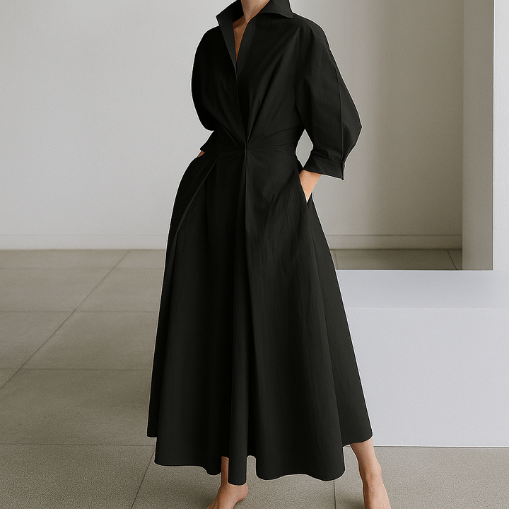 Elegante zwarte dames maxi-jurk met V-hals, vloeiend A-lijn model, perfect voor zomerfeestjes of casual mode.