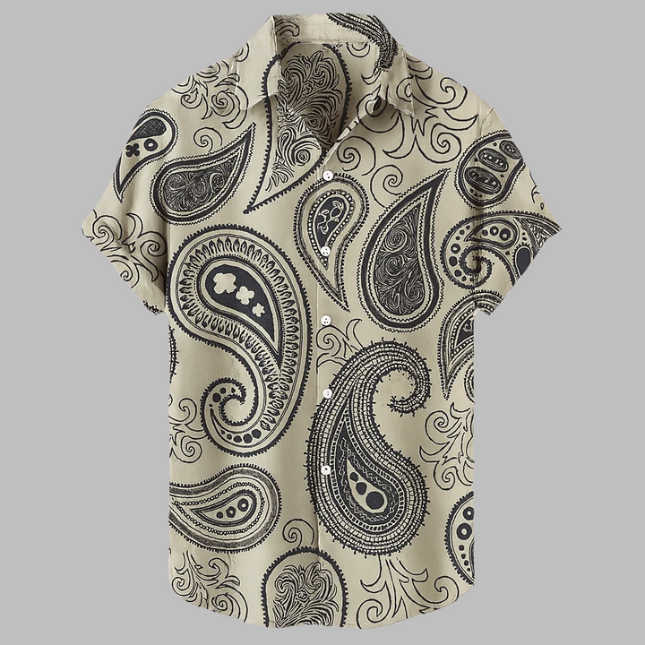 Zomers heren overhemd met casual korte mouwen en een kenmerkende tribalprint, perfect voor een ontspannen look.