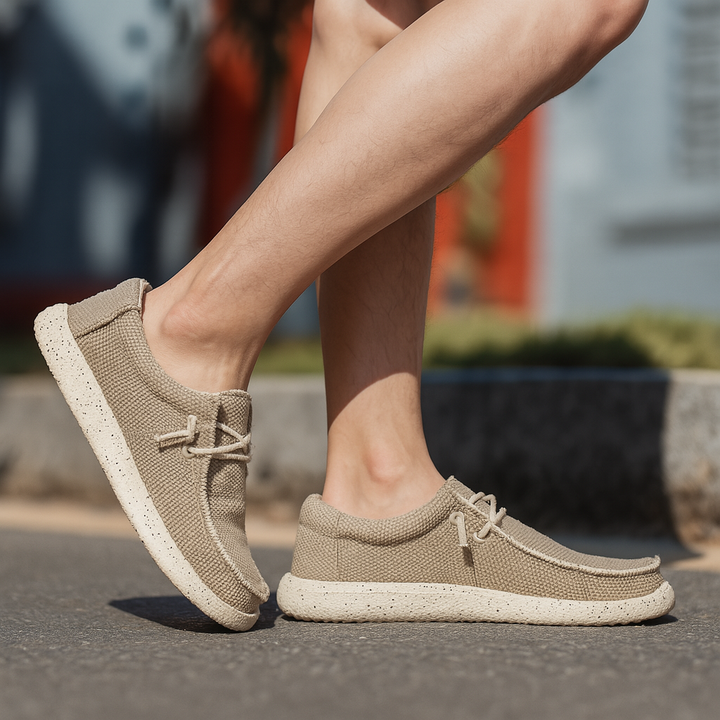 Heren instappers: lichtgewicht gebreide slip-on schoenen in neutrale kleur voor zomer en dagelijks comfort.