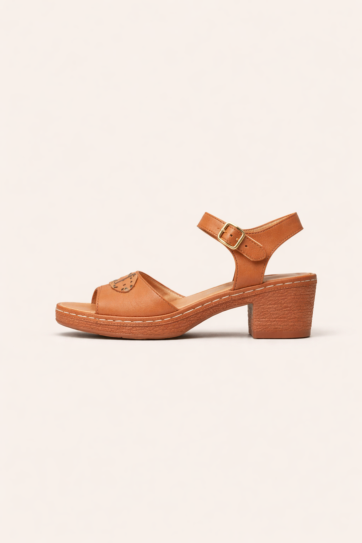 Dames elegante sandalen met comfortabele brede hak en verstelbare gesp. Perfecte zomerschoenen.