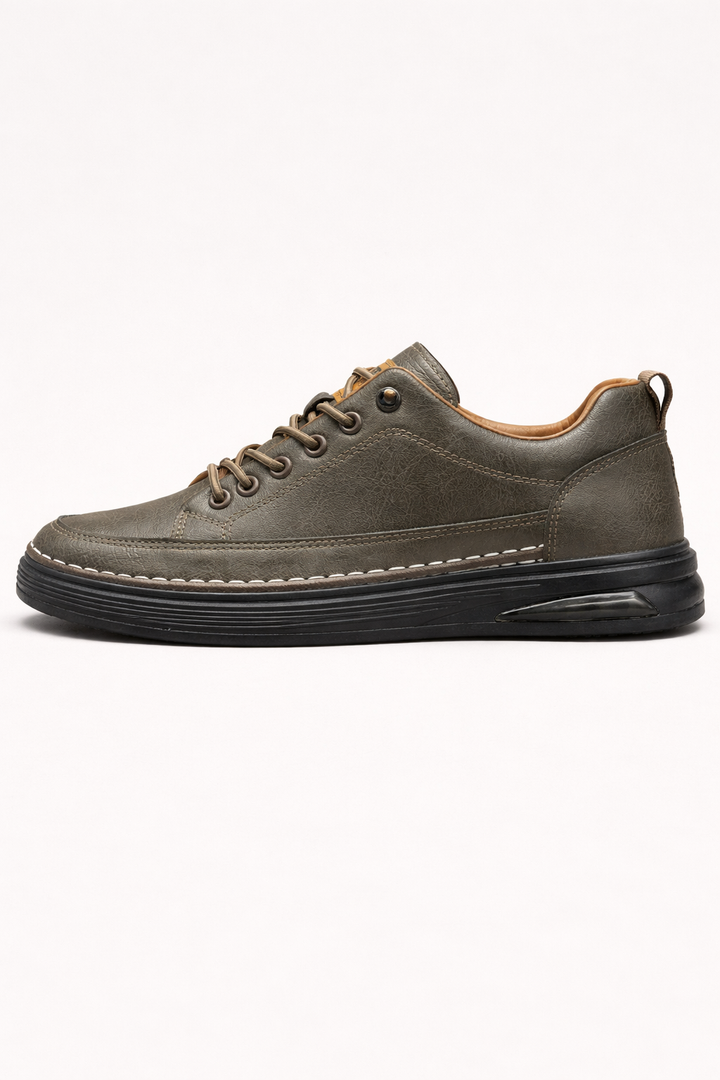 Comfortabele heren sneakers met dikke zool, ideaal voor casual stijl. Bruine veterschoenen voor dagelijks gebruik en wandelen.