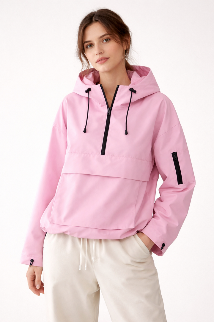 Dames sportjas met capuchon in urban stijl, ideaal voor vrijetijd en buitenactiviteiten. Comfortabele pasvorm.