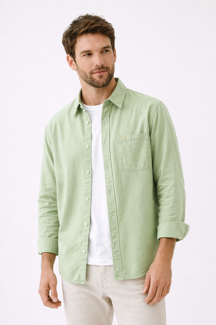 Comfortabel herenoverhemd lange mouwen met regular fit. Casual zomer button-down shirt, perfect voor herenmode.