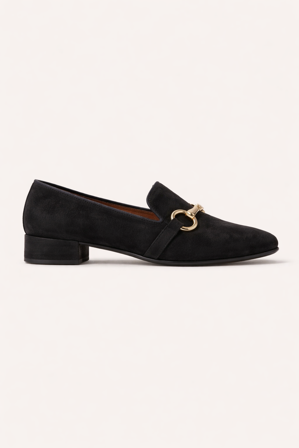 Stijlvolle zwarte dames instappers, elegante mocassins met modern metalen beslag voor elke gelegenheid.
