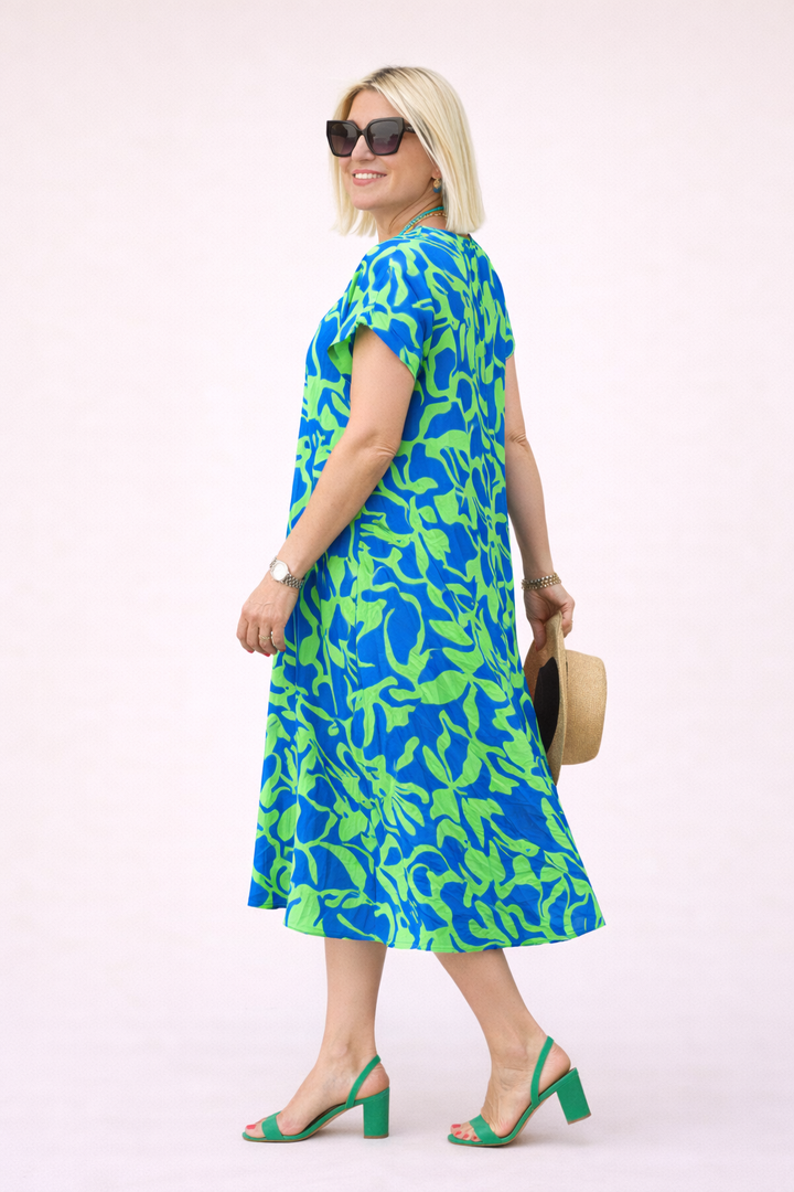 Bohemian dames midi-jurk met bloemenprint, losvallend en comfortabel. Trendy casual vrouwenmode voor zomer en lente.