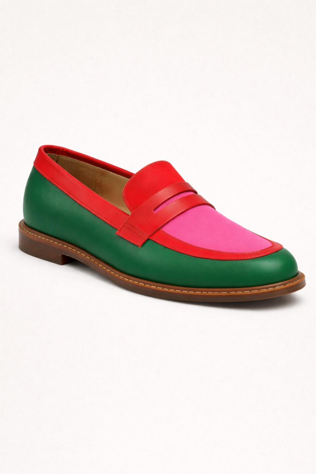 Felgekleurde dames loafers, comfortabele slip-ons met urban stijl, perfect voor casual mode en instappers.