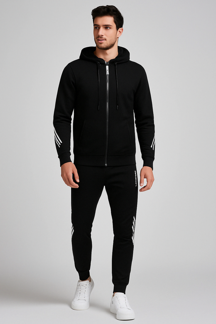 Complete heren trainingspak set met bijpassende jas en broek, ideaal voor een gecoördineerde stijl.