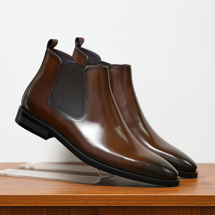 Elegante zwarte heren Chelsea laarzen van echt leer, handgemaakt voor een tijdloze smart casual stijl.