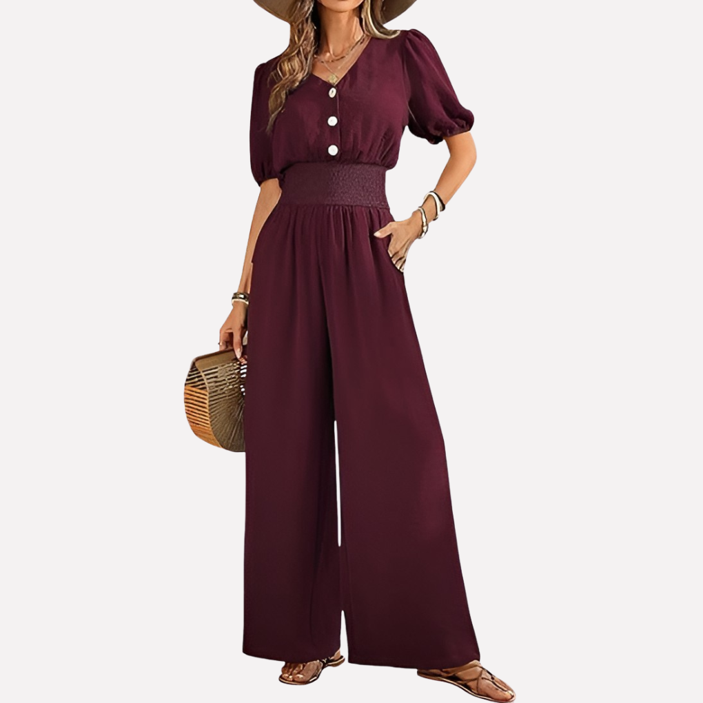 Zomerse dames tweedelige outfit: stijlvolle top en soepele broek voor een trendy en ontspannen uitstraling.