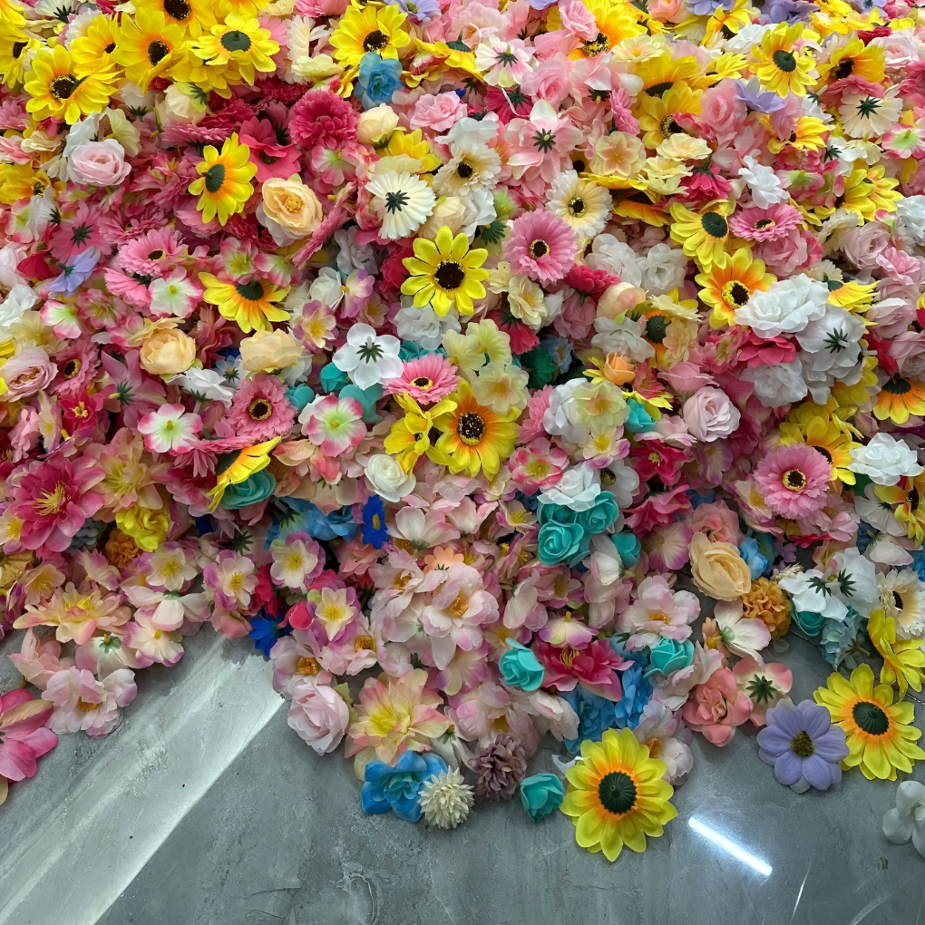 Boheemse kunstbloemenslinger met 100 kleurrijke bloemen, ideaal voor feest- of bruiloft decoratie.